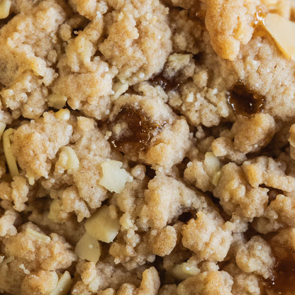 golden gebackene Streusel mit Apfelstücken